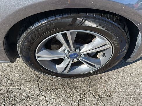 Used 2014 Ford Focus SE w/ SE Sport Package image 20