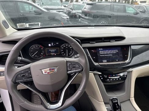 Used 2023 Cadillac XT6 Premium Luxury image 7