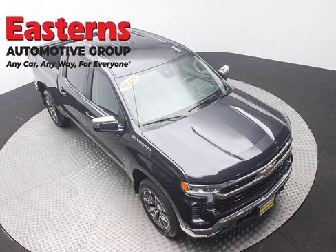 Used 2023 Chevrolet Silverado 1500 LT AWD/4WD image 3