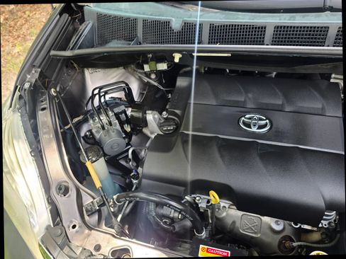 Used 2014 Toyota Sienna LE FWD image 19