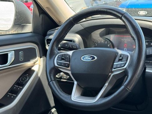 Used 2022 Ford Explorer XLT w/ Equipment Group 202A AWD/4WD image 12