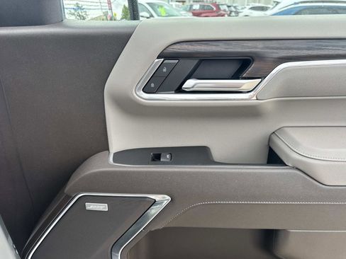 Used 2025 GMC Sierra 1500 SLT w/ SLT Premium Package image 14