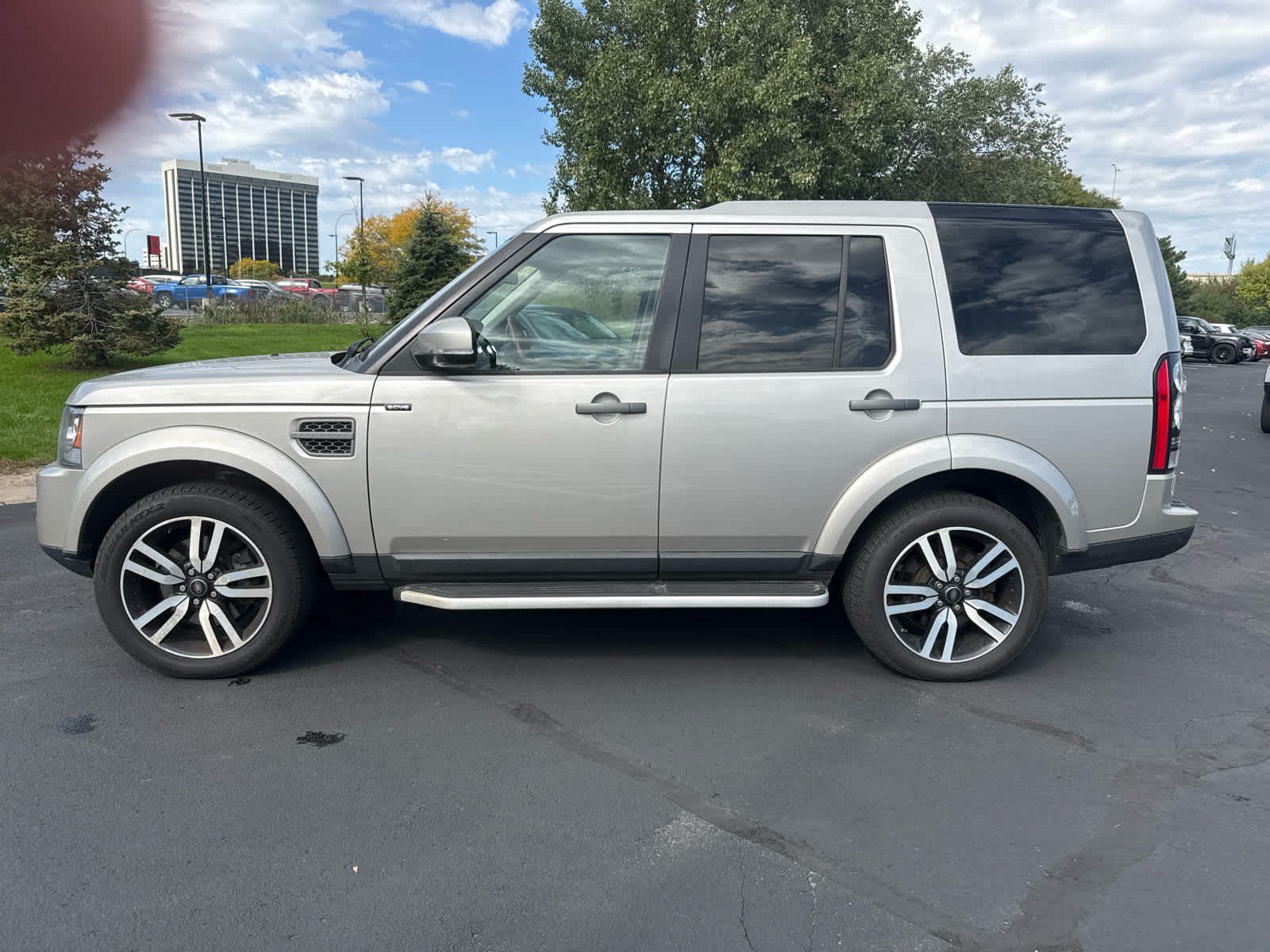 Used 2016 Land Rover LR4 AWD/4WD image 2
