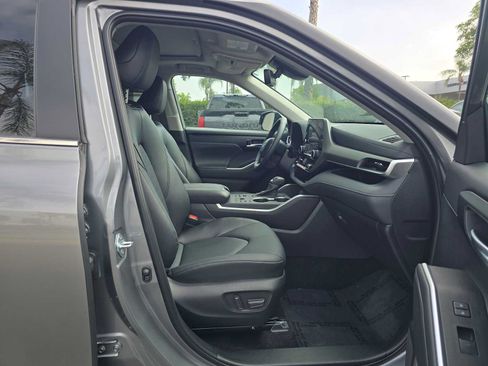 Used 2026 Toyota Highlander XLE AWD/4WD image 10