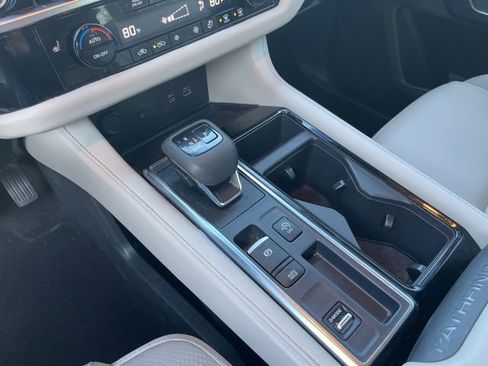Used 2023 Nissan Pathfinder SL w/ SL Premium Package FWD image 29