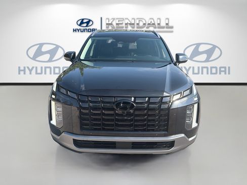 Used 2023 Hyundai Palisade SEL FWD image 2