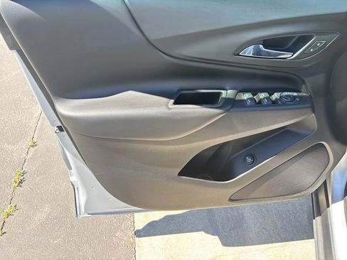Used 2019 Chevrolet Equinox LT FWD image 11