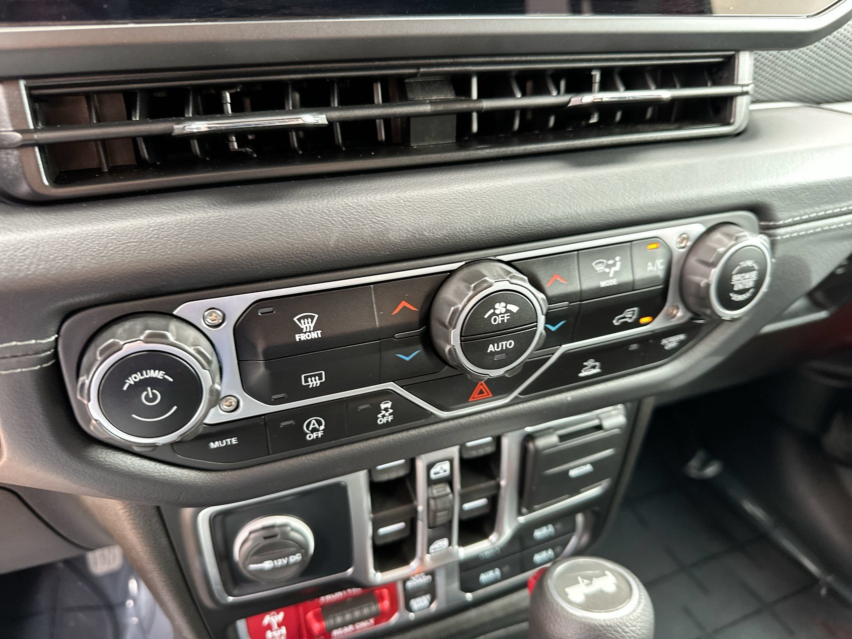 Used 2025 Jeep Wrangler Unlimited Rubicon AWD/4WD image 18