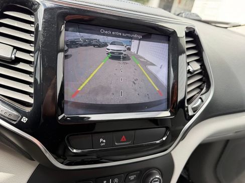 Used 2020 Jeep Cherokee Limited FWD image 24