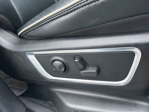 Used 2022 RAM 1500 Laramie w/ Sport Appearance Package image 9