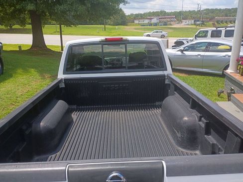 Used 2004 Nissan Frontier XE w/ (VTP) Value Truck Pkg RWD image 27