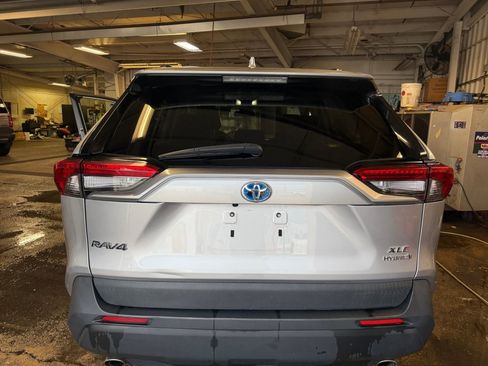 Used 2022 Toyota RAV4 XLE AWD/4WD image 18