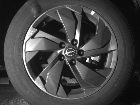 Used 2025 Nissan Rogue SV FWD image 13