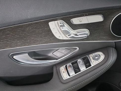 Used 2019 Mercedes-Benz C 300 Sedan image 27