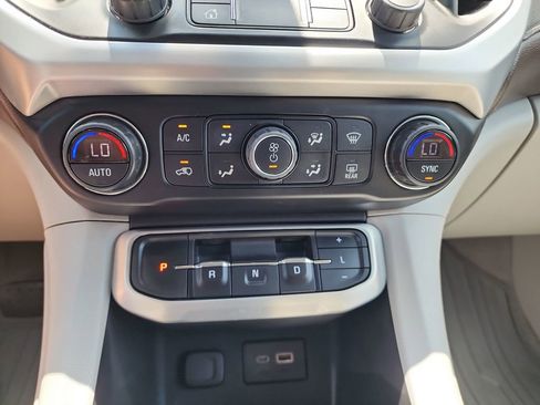 Used 2022 GMC Acadia SLE FWD image 29