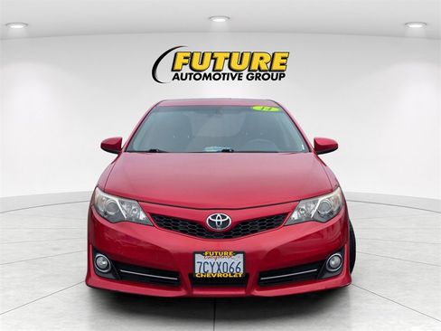 Used 2014 Toyota Camry L image 2