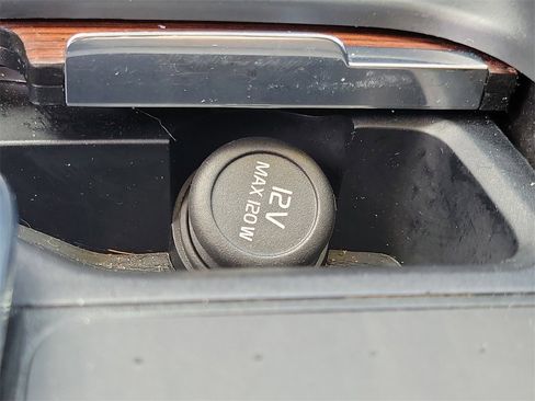 Used 2022 Volvo S60 B5 Momentum image 29