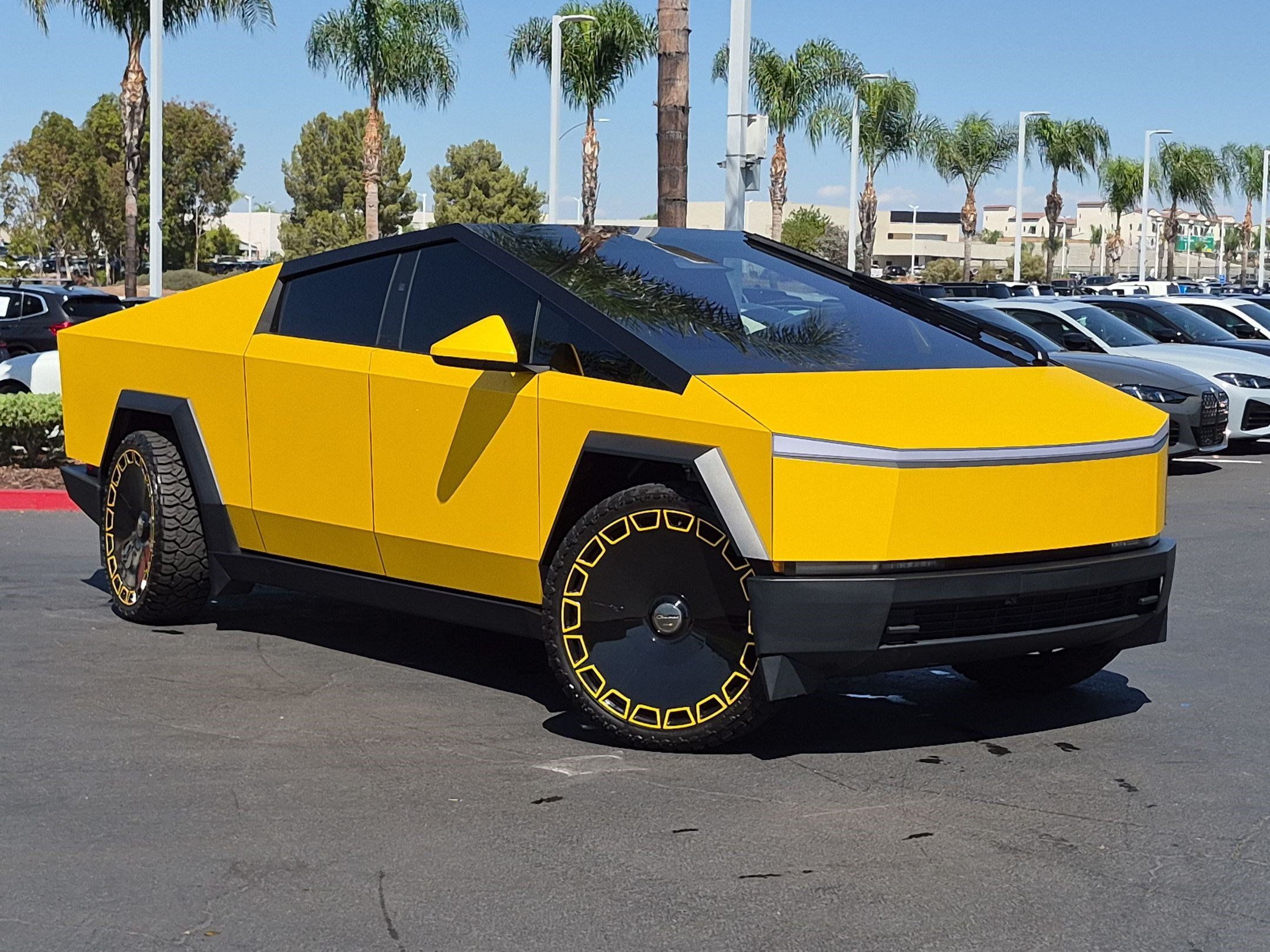 Used 2024 Tesla Cybertruck AWD Crew Cab image 2