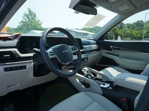 Used 2025 Kia Telluride EX w/ EX Captain's Chair Package FWD image 10