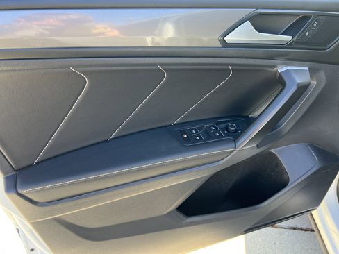 Certified 2023 Volkswagen Tiguan SE image 13