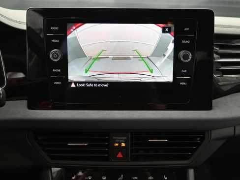 Used 2026 Volkswagen Jetta SE FWD image 17