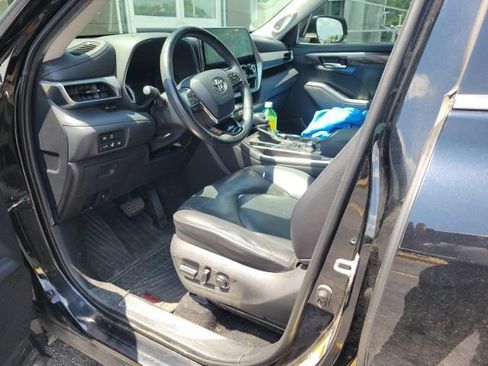 Used 2020 Toyota Highlander Platinum AWD/4WD image 4