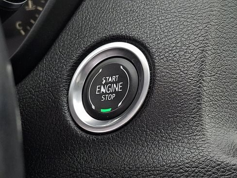 Used 2019 Cadillac XT4 Luxury w/ Cold Weather Package image 23