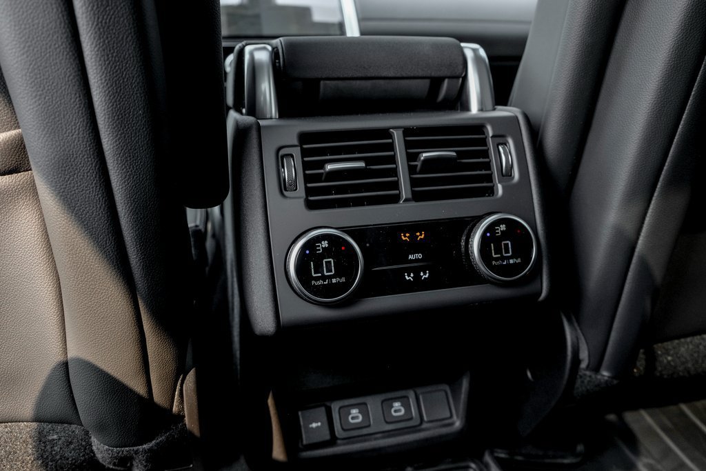 Used 2025 Land Rover Discovery S AWD/4WD image 17
