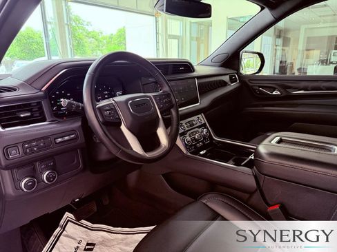 Used 2023 GMC Yukon Denali RWD image 26