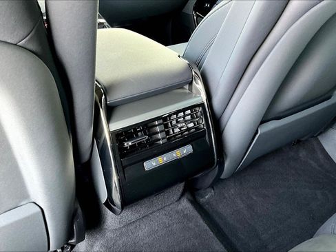 Used 2025 Land Rover Range Rover Sport SE image 33