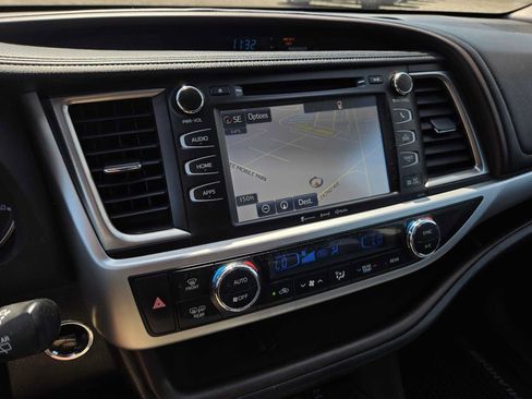 Used 2018 Toyota Highlander XLE AWD/4WD image 27