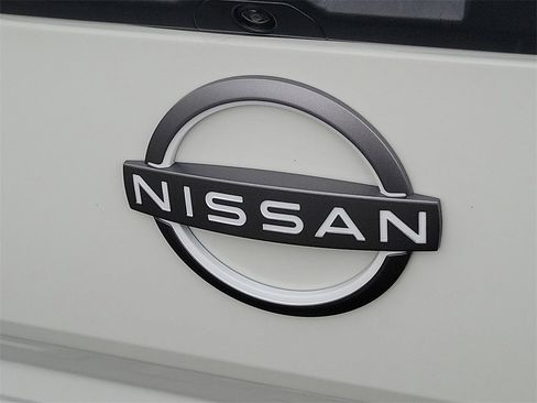 Used 2025 Nissan Frontier SV image 30