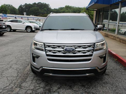 Used 2018 Ford Explorer Limited FWD image 2