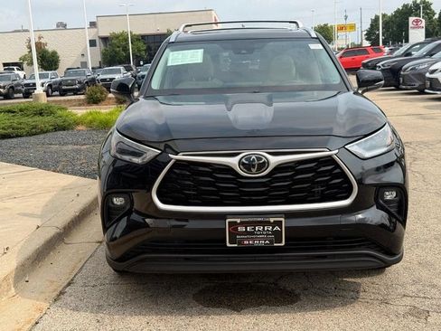 Used 2021 Toyota Highlander XLE AWD/4WD image 8