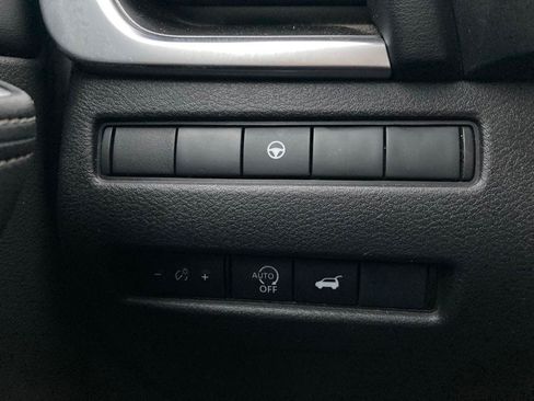 Used 2025 Nissan Rogue SV FWD image 12