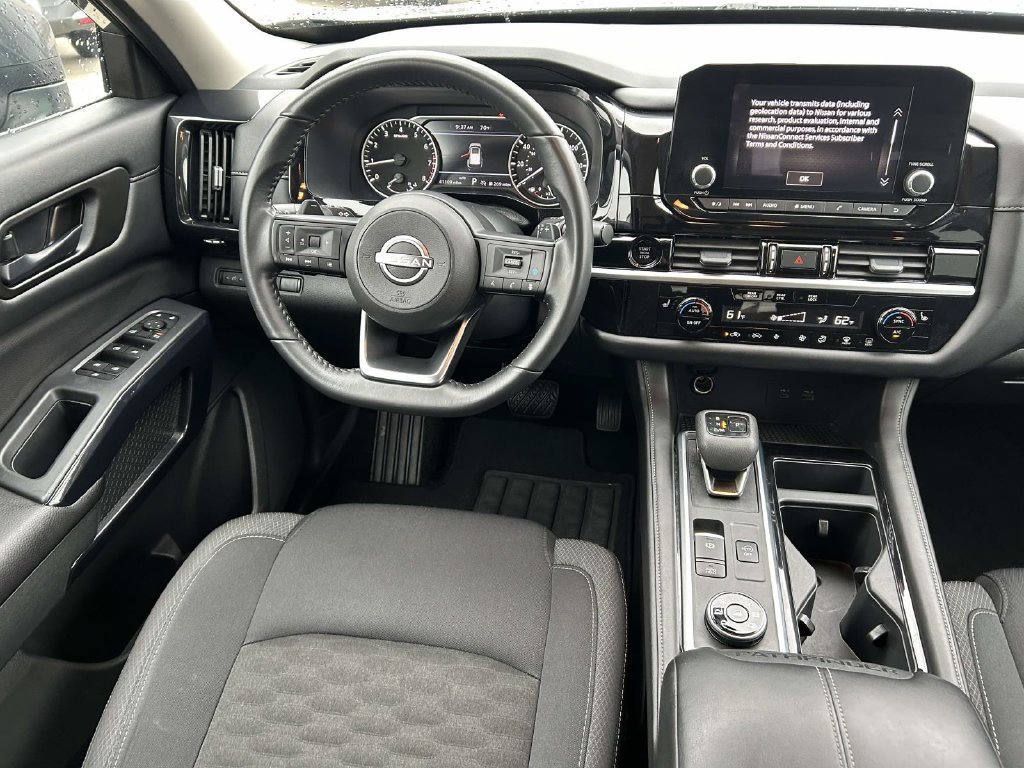 Used 2025 Nissan Pathfinder SV AWD/4WD image 13