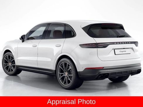 Certified 2022 Porsche Cayenne AWD/4WD image 3
