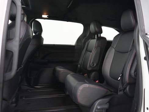 Used 2025 Toyota Sienna XSE AWD/4WD image 19