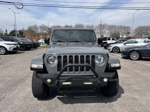 Used 2021 Jeep Gladiator Sport image 2