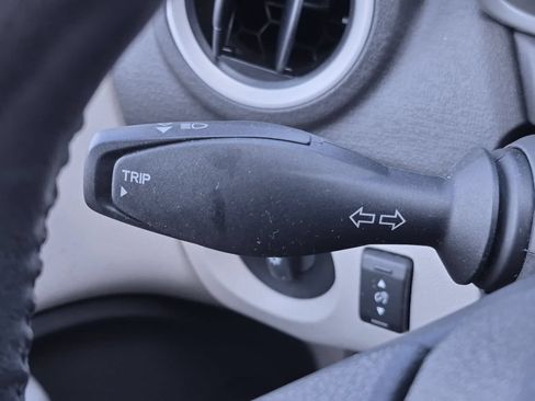 Used 2013 Ford Fiesta SE FWD image 26