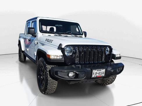 Used 2023 Jeep Gladiator Willys image 2