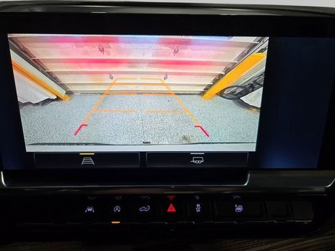 Used 2023 Chevrolet Silverado 1500 LT image 24