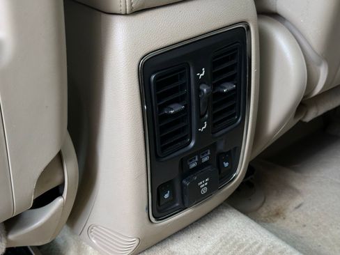 Used 2017 Jeep Grand Cherokee Overland image 19