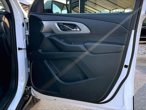 Used 2020 Chevrolet Traverse LT image 21