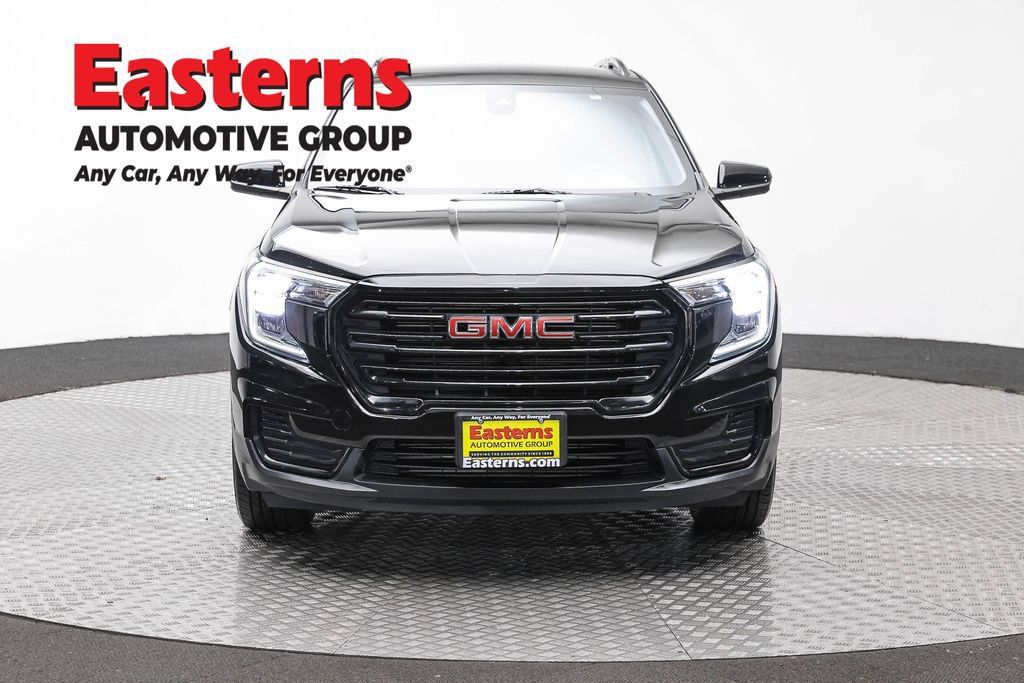 Used 2023 GMC Terrain SLE w/ Driver Convenience Package AWD/4WD image 4