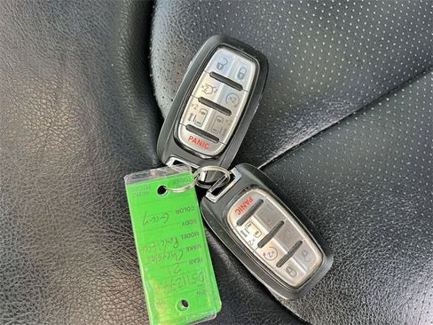 Used 2021 Chrysler Pacifica Touring-L w/ Uconnect Theater Family Group image 25
