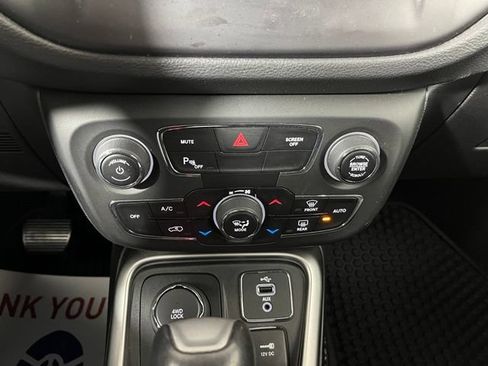 Used 2018 Jeep Compass Latitude w/ Popular Equipment Group AWD/4WD image 33