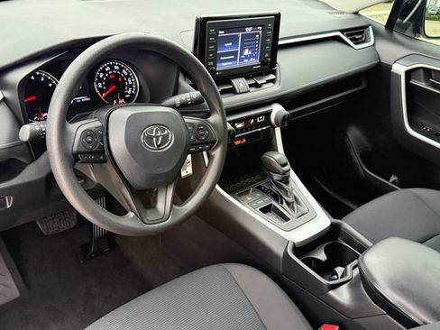 Used 2021 Toyota RAV4 LE FWD image 11