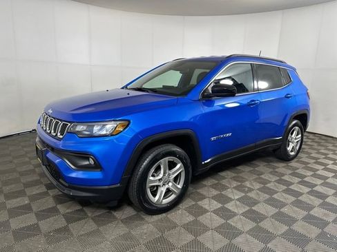 Used 2023 Jeep Compass Latitude w/ Convenience Group AWD/4WD image 7