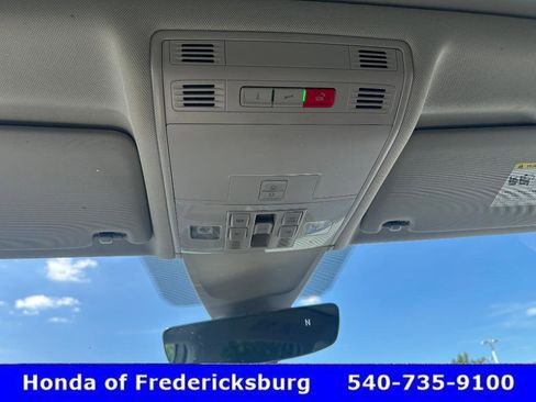 Used 2022 Volkswagen Tiguan SE FWD image 24